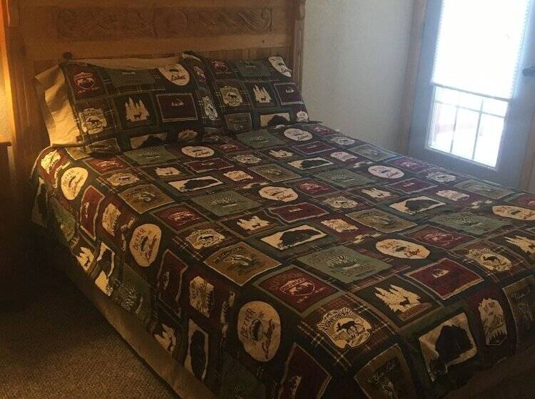 هتل The Lodge At Lazy Bear Retreat