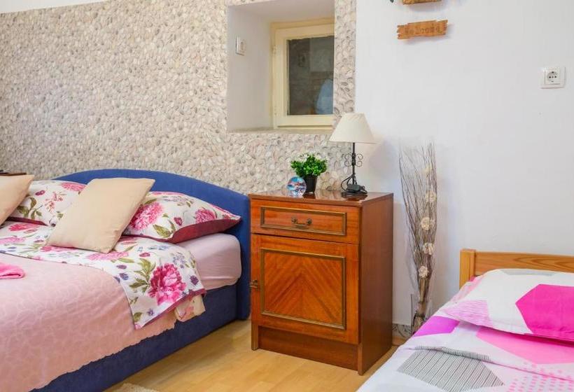 Pensió Guest House Ivona