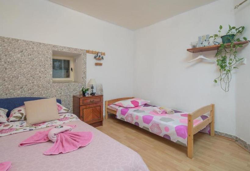 Pensió Guest House Ivona