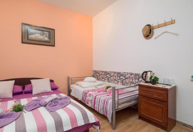 Pensió Guest House Ivona