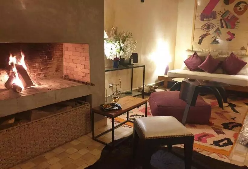 ریاض Dar Les Sirenes