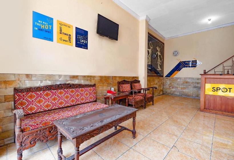 Szálloda Spot On 2011 Mekar Sari