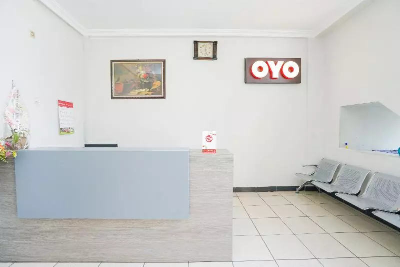 ホテル Oyo 2075 Graha Marina