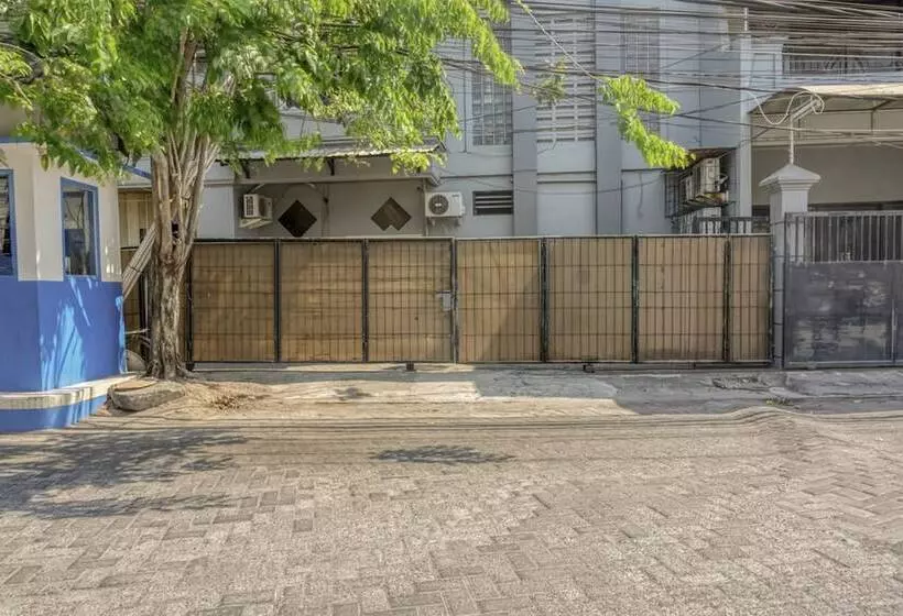 Majatalo Reddoorz Near Widya Mandala University