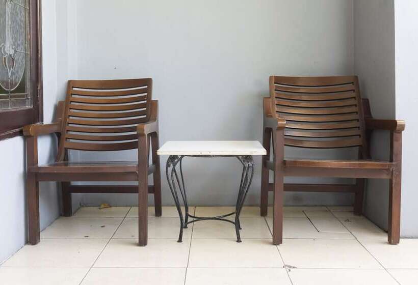 פנסיון Reddoorz Near Widya Mandala University