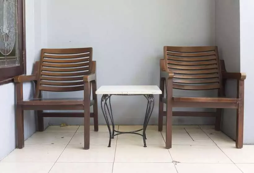 Majatalo Reddoorz Near Widya Mandala University