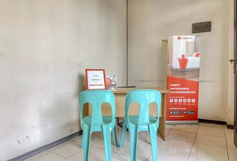 Majatalo Reddoorz Near Widya Mandala University