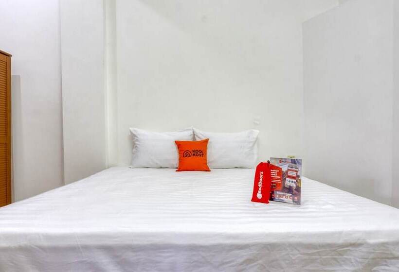 פנסיון Reddoorz Near Widya Mandala University