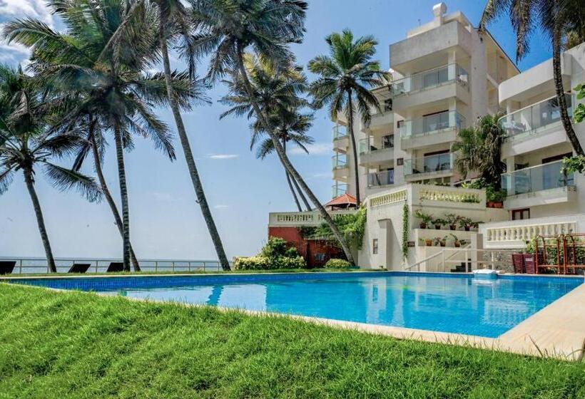 منتجع Rockholm At The Light House Beach