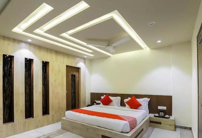 ホテル Oyo 48307  Majestic Somnath