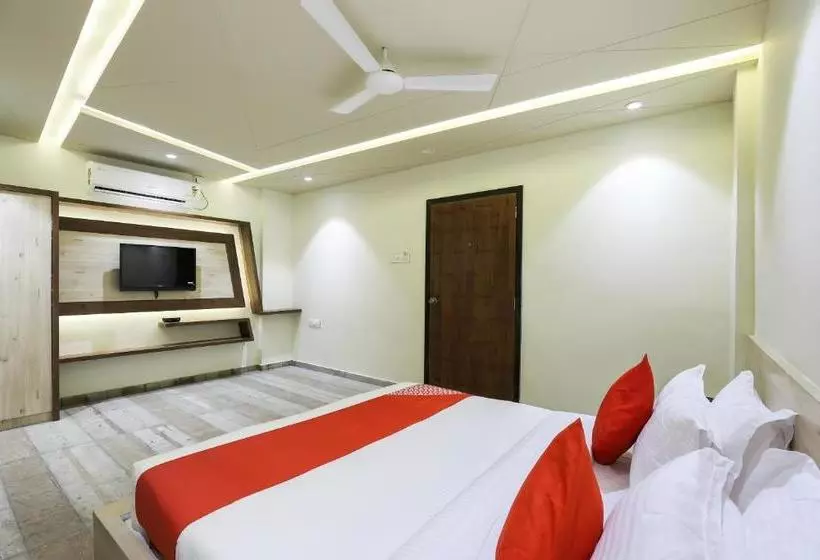 ホテル Oyo 48307  Majestic Somnath