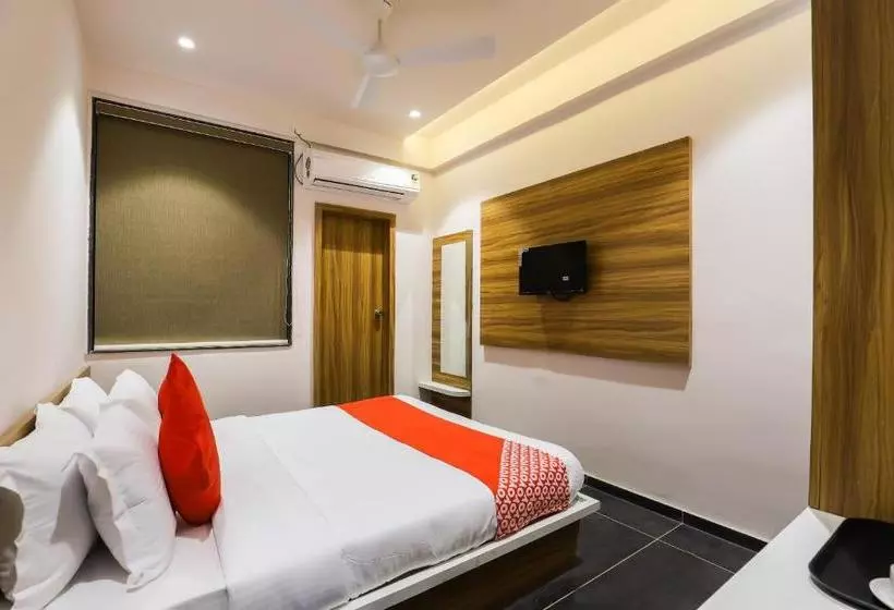 ホテル Oyo 48307  Majestic Somnath
