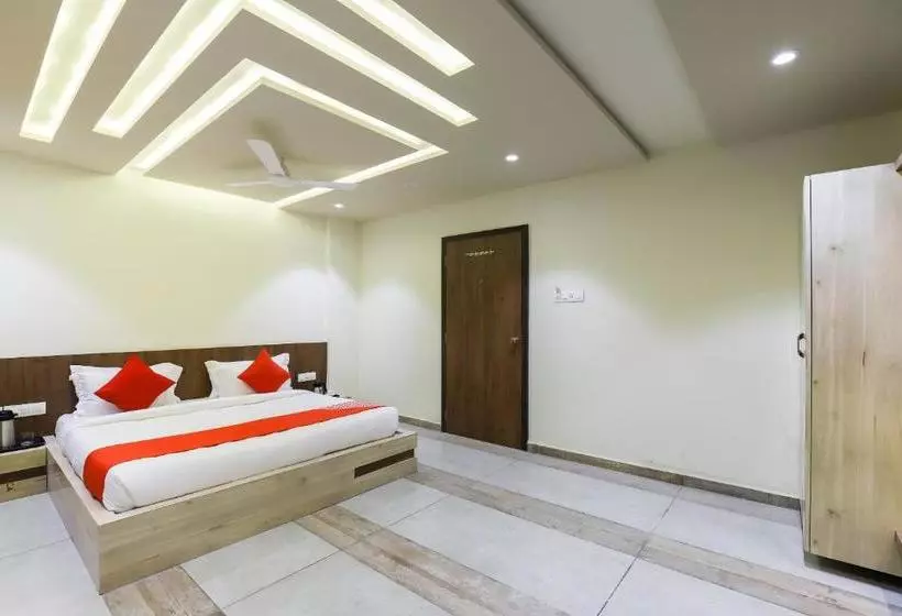 ホテル Oyo 48307  Majestic Somnath