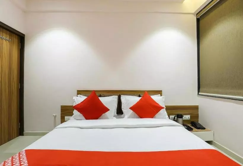 ホテル Oyo 48307  Majestic Somnath