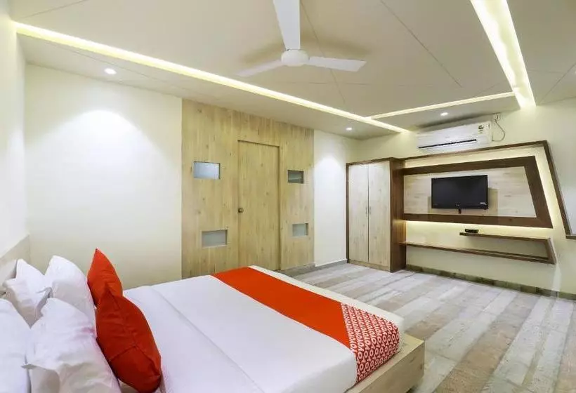 ホテル Oyo 48307  Majestic Somnath