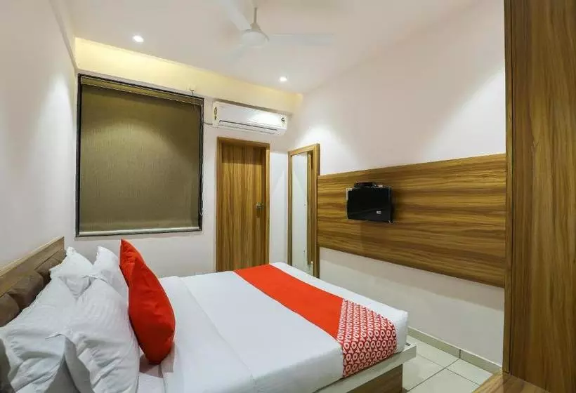 ホテル Oyo 48307  Majestic Somnath