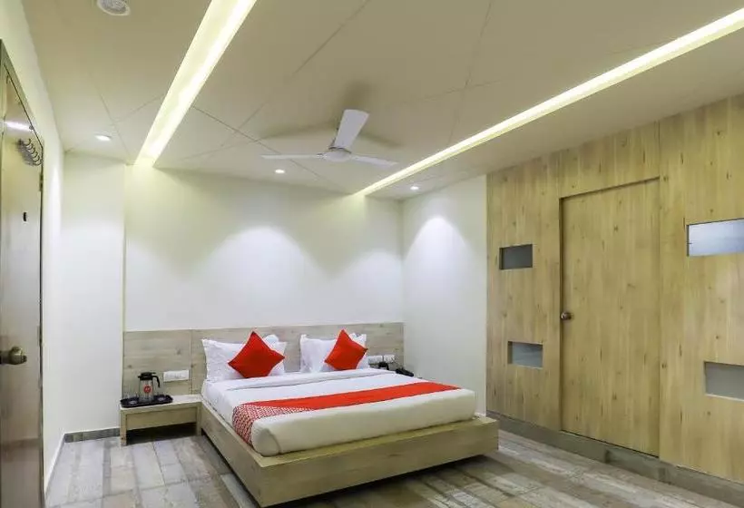 ホテル Oyo 48307  Majestic Somnath