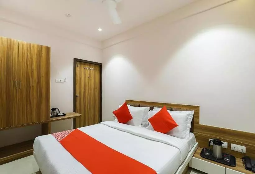 ホテル Oyo 48307  Majestic Somnath