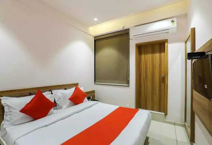ホテル Oyo 48307  Majestic Somnath