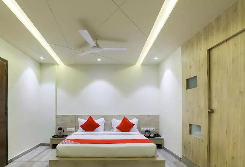 ホテル Oyo 48307  Majestic Somnath