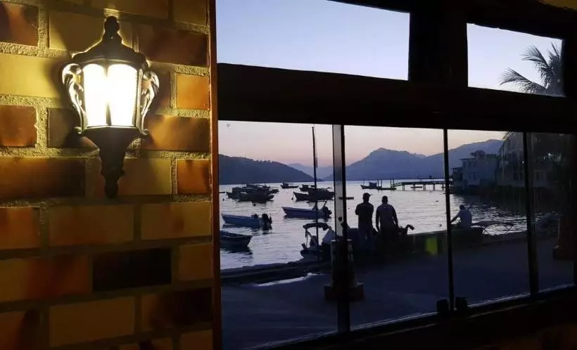 Hotel Oyo Fragata Praia