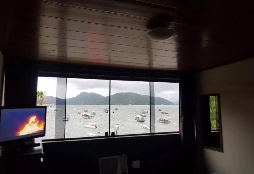 Hotel Oyo Fragata Praia