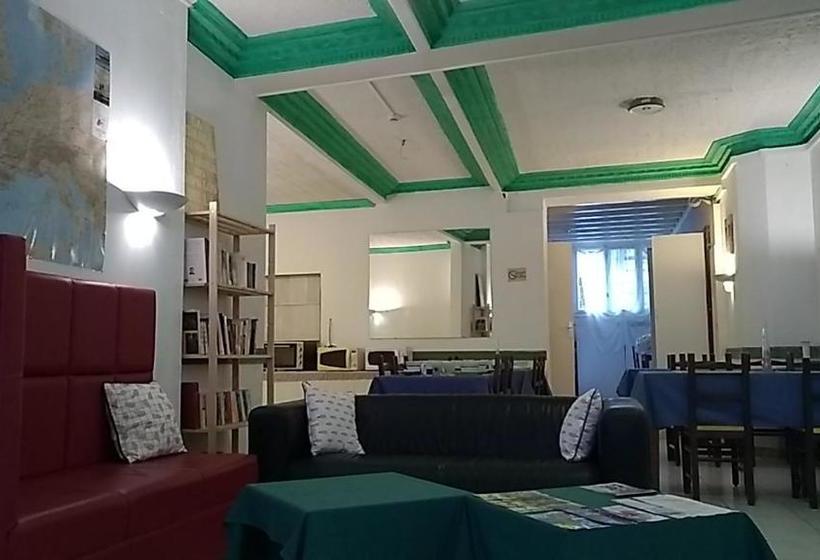 تختخواب و صبحانه Lindo Carillon