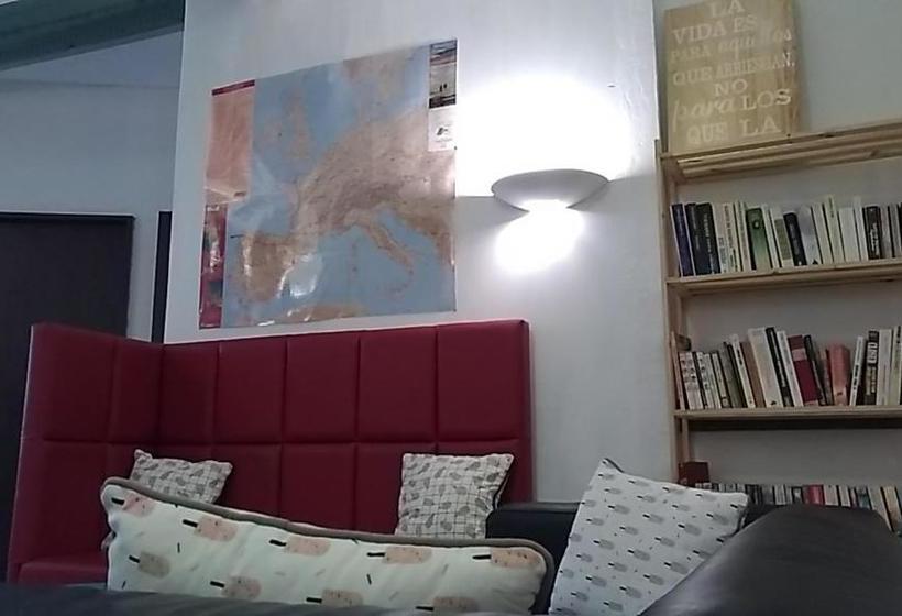 تختخواب و صبحانه Lindo Carillon