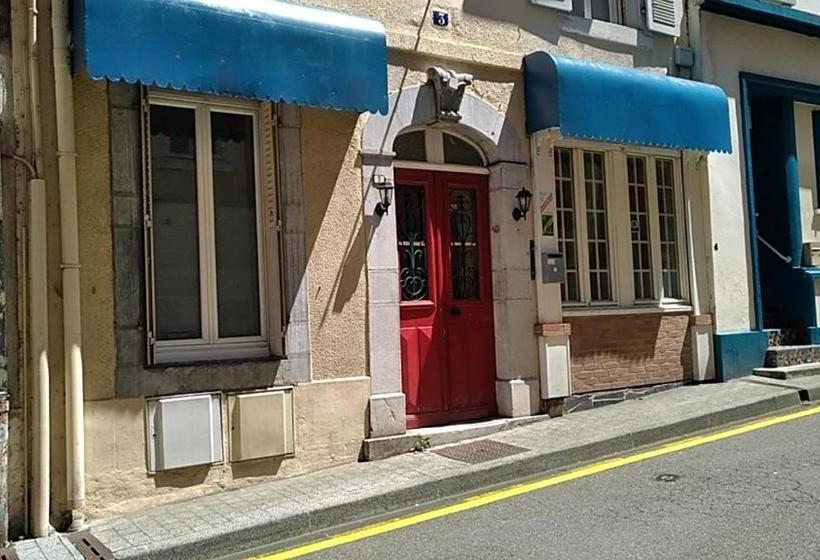 تختخواب و صبحانه Lindo Carillon