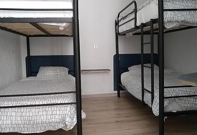 تختخواب و صبحانه Lindo Carillon