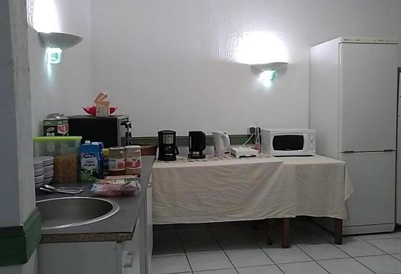 تختخواب و صبحانه Lindo Carillon