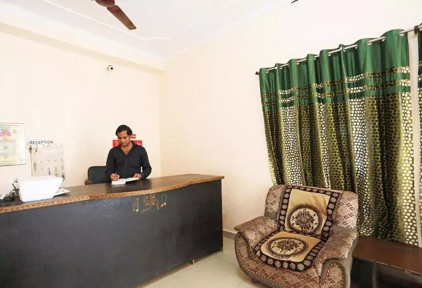 ホテル Oyo 44396 Mugdal Rishi Dham