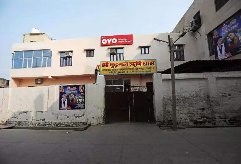 ホテル Oyo 44396 Mugdal Rishi Dham