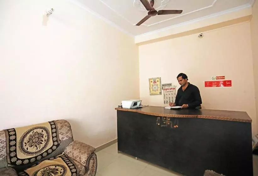 ホテル Oyo 44396 Mugdal Rishi Dham