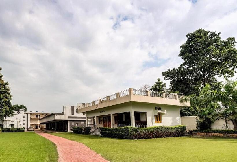 هتل Super Capital O Gulmohar Marriage Garden