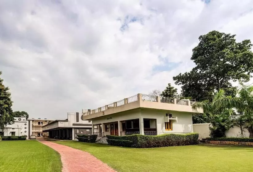 Hotelli Super Capital O Gulmohar Marriage Garden