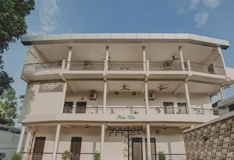 Hotelli Super Capital O Gulmohar Marriage Garden