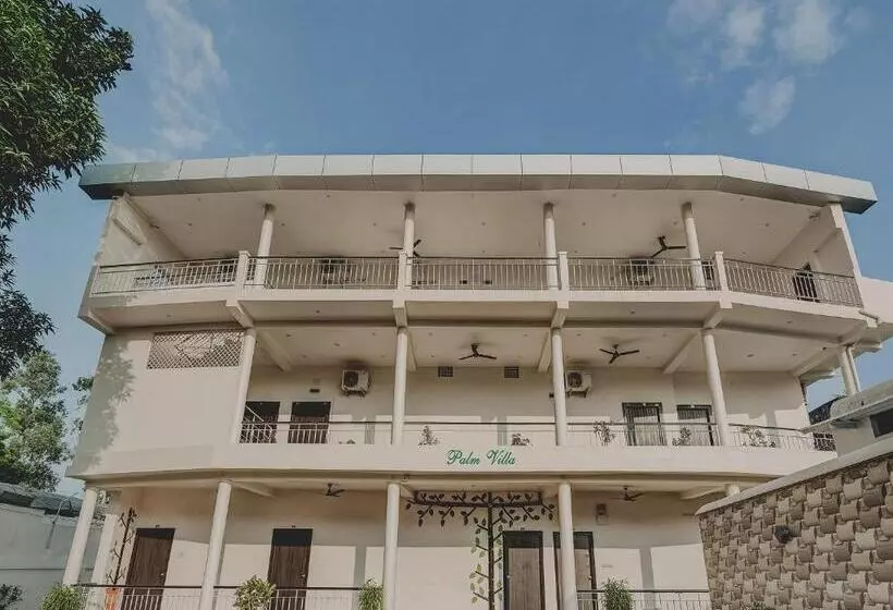 Hotelli Super Capital O Gulmohar Marriage Garden