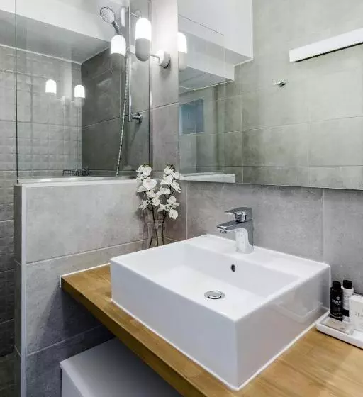 Upstreet Minimal 2bd Apt Lycabettus View