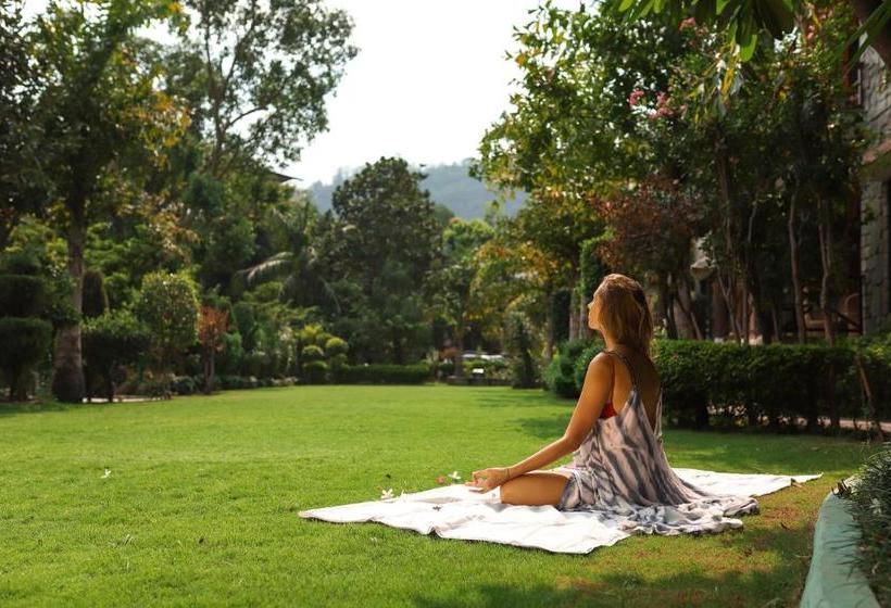 استراحتگاه The Narayana Palace By Salvus