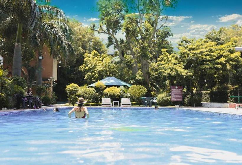 استراحتگاه The Narayana Palace By Salvus