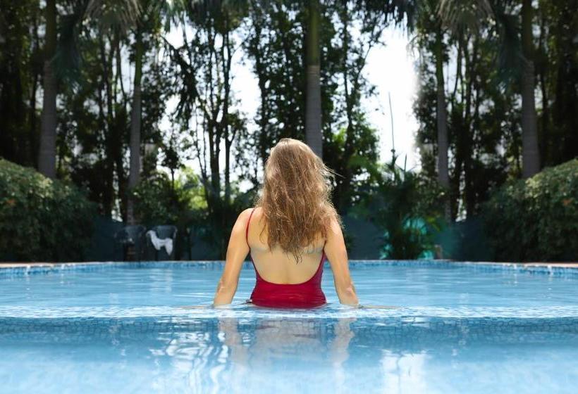 استراحتگاه The Narayana Palace By Salvus