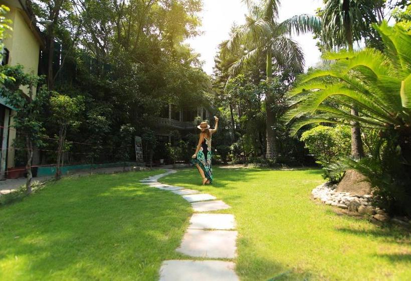 استراحتگاه The Narayana Palace By Salvus