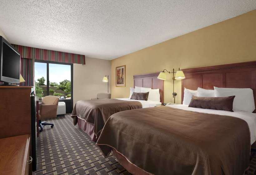 Отель Baymont By Wyndham Lewisville