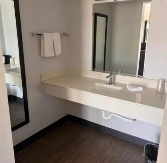 فندق Dublin Inn and Suites