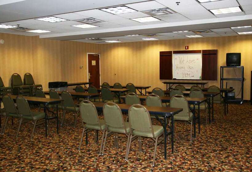 ホテル Hampton Inn Adel