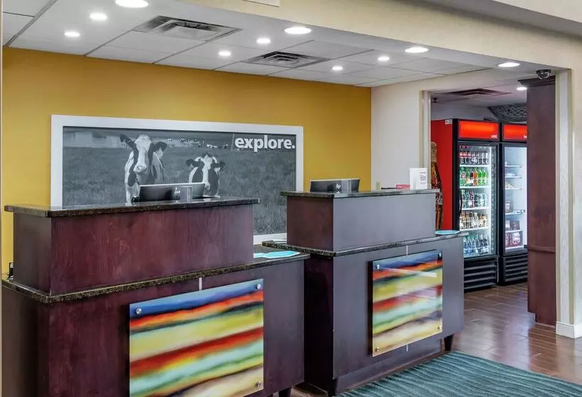 فندق Hampton Inn Adel