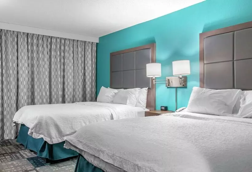 فندق Hampton Inn Adel