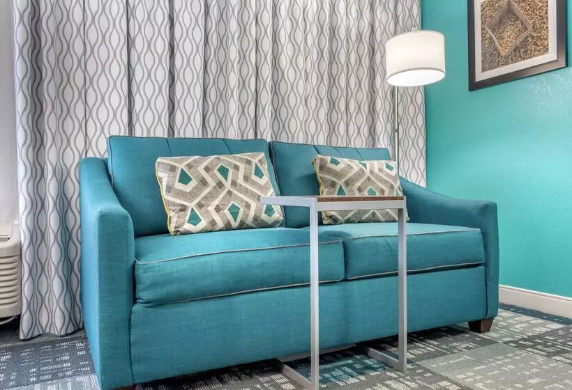 فندق Hampton Inn Adel