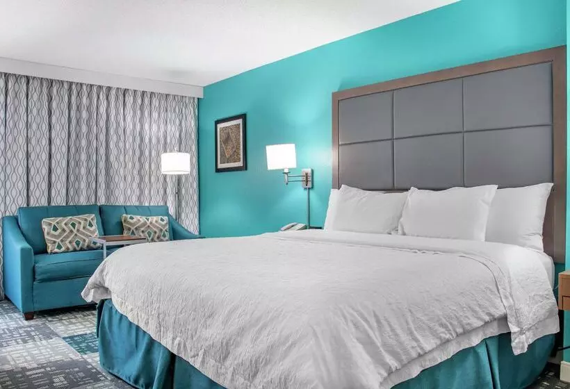 فندق Hampton Inn Adel